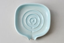 Load image into Gallery viewer, Self-Draining Porcelain Soap Dish