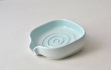 Load image into Gallery viewer, Self-Draining Porcelain Soap Dish